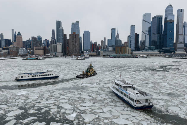 Hudson River partly frozen after winter storm near George Washington Bridge in New York NEW YORK, NY - JANUARY 27: Ice floes and partially frozen sections of the Hudson River are seen following a heavy winter snowstorm, with the George Washington Bridge visible in the background as freezing temperatures grip New York, United States on January 27, 2026. Lokman Vural Elibol Anadolu New York United States. Editorial use only. Please get in touch for any other usage.  Copyright: x2026xAnadoluxLokmanxVuralxElibolx