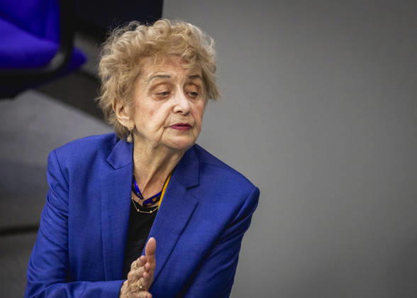 Tova Friedman, Ueberlende des Holocaust, spricht zum Tag des Gedenkens an die Opfer des Nationalsozialismus im Bundestag in Berlin, 28.01.2026. Berlin Deutschland Copyright: xJulianexSonntagx