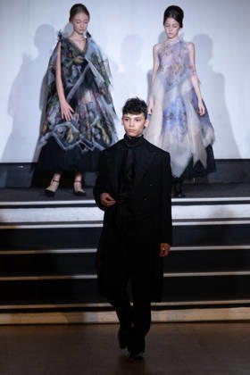 PFW - Franck Sorbier Runway A model walks the runway during the Franck Sorbier Haute Couture Week Spring Summer 2026 show as part of Paris Fashion Week on January 27, 2026 in Paris, France. Photo by Laurent Zabulon ABACAPRESS.COM Paris France Copyright: xZabulonxLaurent ABACAx