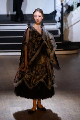 PFW - Franck Sorbier Runway A model walks the runway during the Franck Sorbier Haute Couture Week Spring Summer 2026 show as part of Paris Fashion Week on January 27, 2026 in Paris, France. Photo by Laurent Zabulon ABACAPRESS.COM Paris France Copyright: xZabulonxLaurent ABACAx