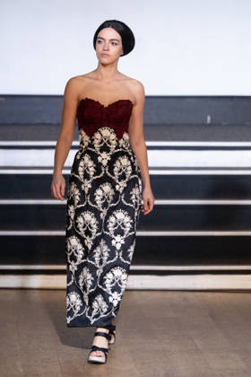 PFW - Franck Sorbier Runway A model walks the runway during the Franck Sorbier Haute Couture Week Spring Summer 2026 show as part of Paris Fashion Week on January 27, 2026 in Paris, France. Photo by Laurent Zabulon ABACAPRESS.COM Paris France Copyright: xZabulonxLaurent ABACAx