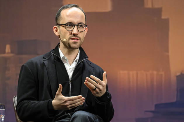 GER, Berlin, Constantin Schreiber - Late Night, on stage, at the Urania, pictured from left: Star pianist Igor Levit, January 29, 2026, Copyright: HMBxMedia UwexKoch