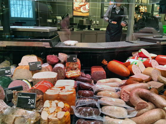 Marktkauf - Einkauf zu Zeiten von Inflation. Marktkauf - Einkauf in einem Supermarkt oder Discounter