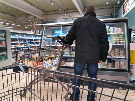 Marktkauf - Einkauf zu Zeiten von Inflation. Marktkauf - Einkauf in einem Supermarkt oder Discounter