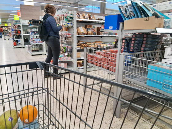 Marktkauf - Einkauf zu Zeiten von Inflation. Marktkauf - Einkauf in einem Supermarkt oder Discounter