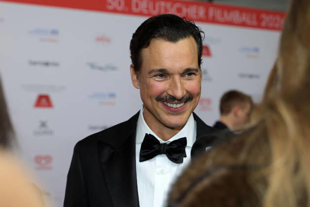 Deutscher Filmball 2026 Florian David Fitz (deutscher Schauspieler, Drehbuchautor und Filmregisseur) auf dem roten Teppich. 50. Deutscher Filmball 2026 am 24.01.2026 im Hotel Bayerischer Hof in München. Bayern, Deutschland.
