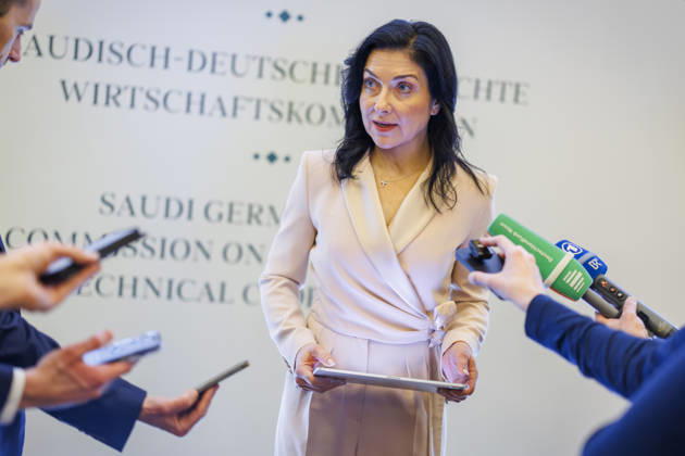 Katherina Reiche (CDU), Bundesministerin fuer Wirtschaft und Energie, reist mit einer Wirtschaftsdelegation nach Saudi Arabien. Hier bei einem Pressestatement nach dem Saudi German Business Council 01.02.2026 Fotografiert im Auftrag des BMWE Riad Saudi Arabien Copyright: xThomasxImo BMWEx