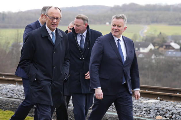 Eroeffnung des Niedax Technologie Campus mit Bundeskanzler Merz Bundeskanzler Friedrich Merz gemeinsam mit CDU Spitzenkandidat Gordon Schnieder bei der Eroeffnung des Niedax Technologie Campus, Neustadt Wied, 02.02.2026 Neustadt Wied Rheinland-Pfalz Deutschland