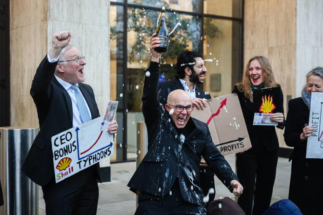Climate activists stage ˜profits party™ protest outside Shell headquarters in London, UK, on 04 February 2026 Activists dressed as shareholders stage a mock ˜profits party™ outside Shell™s headquarters in London, UK, on 04 February 2026, while other protesters display images of climate devastation during a demonstration timed with the company™s annual profits announcement., Credit:Pete Speller Avalon UK, London  Copyright: xPetexSpellerx xAvalonx 1071965532