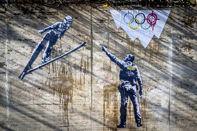 News Bilder des Tages New mural by street artist LAIKA Ice Out? , against the presence of ICE at the Milano-Cortina Olympic Games New mural by street artist LAIKA Ice Out? is a denunciation of the presence of the American federal agency at the Milan-Cortina Olympic Games, Rome, February 5th 2026, Credit:Alessandro Serrano Avalon Italy, Rome  Copyright: xAlessandroxSerrano x xAvalonx 1072260278