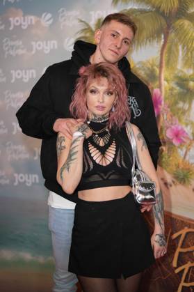 Promis unter Palmen Premiere 2026. Edith Stehfest und Freund Damian Beyert bei der Premiere des Realityformats Promis unter Palmen im CINENOVA Koeln am 04.02.2026. Koeln CINENOVA Nordrhein-Westfalen