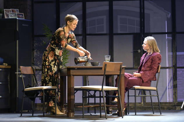 Entertainment Bilder des Tages Jessica Ginkel und Alina Levshin bei der Fotoprobe zum Theaterstück 2:22 - Eine Geistergeschichte in der Komödie am Kurfürstendamm im Ernst-Reuter-Saal. Berlin, 05.02.2026