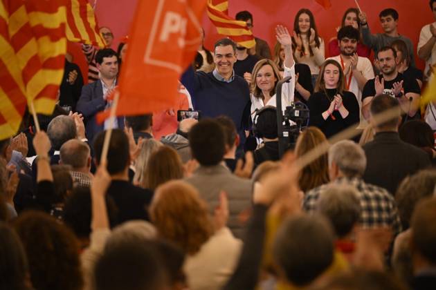 News Bilder des Tages The Secretary General of the PSOE and President of the Government, Pedro Sánchez, and the Secretary of Autonomous Policy of the CEF, Secretary General of the Aragonese Socialists and candidate for the Presidency of Aragón, Pilar Alegría, intervene in the closing ceremony of the PSOE campaign in Aragón, intervene in the closing ceremony of the campaign, on February 6, 2026, in Zaragoza, Aragon Spain The elections will be held next Sunday, February 8 06 FEBRUARY 2026 ELECTIONS MITIN CAMPAIGN ELECTORAL CAMPAIGN MAÑOS MAÑAS Marcos Cebriá Zaragoza Aragon Zaragoza Aragon Aragon Spain Copyright: xMarcosxCebrianx 7270857