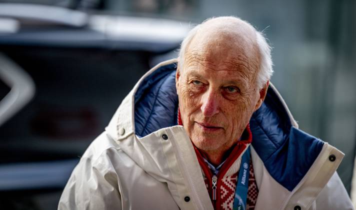 MILAN - King Harald and Queen Sonja of Norway visit the men s 5000 meters Milano Speed Skating Stadium during the Milan Cortina 2026 Winter Olympics. ROBIN UTRECHT ANP netherlands out - belgium out  Copyright: xx x550036668x originalFilename: 550036668.jpg