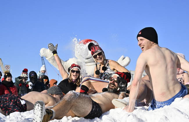 February 8, 2026, Quebec, Pq, Canada: Snow bathers roll in the snow with Bonhomme Carnaval during the annual snow bath at the Quebec winter carnival in Quebec City Sunday, Feb. 8, 2026. Quebec Canada  - ZUMAc35_ 20260208_zaf_c35_212 Copyright: xJacquesxBoissinotx