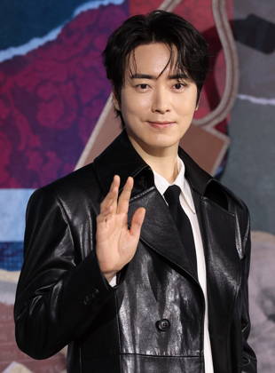 S. Korean actor Lee Jun-hyuk S. Korean actor Lee Jun-hyuk South Korean actor Lee Jun-hyuk, who stars in the drama The Art of Sarah, an original series by Netflix, poses for a photo during a publicity event in Seoul on Feb. 10, 2026. The eight-episode series will be released worldwide on Feb. 13. (Yonhap) 2026-02-10 15:24:25 < 1980-2026 YONHAPNEWS AGENCY. .> ¼¿ïƯº°½Ã EDITORIAL USE ONLY Copyright: xx PYH2026021012380034400 YonhapxNewsx yonphotos249591