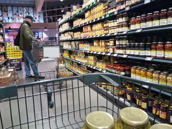 Marktkauf - Einkauf zu Zeiten von Inflation. Marktkauf - Einkauf in einem Supermarkt oder Discounter