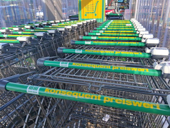 Marktkauf - Einkauf zu Zeiten von Inflation. Marktkauf - Einkauf in einem Supermarkt oder Discounter
