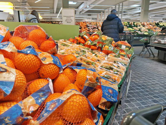 Marktkauf - Einkauf zu Zeiten von Inflation. Marktkauf - Einkauf in einem Supermarkt oder Discounter