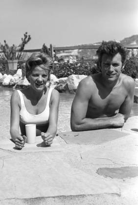 RECORD DATE NOT STATED Clint Eastwood and wife Maggie Johnson at home 1961 EDITORIAL USE ONLY  Copyright: xMichaelxLevinx