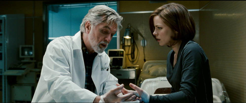 RECORD DATE NOT STATED Whiteout Tom Skerritt, Kate Beckinsale EDITORIAL USE ONLY  Copyright: DarkxCastlexHoldingsx