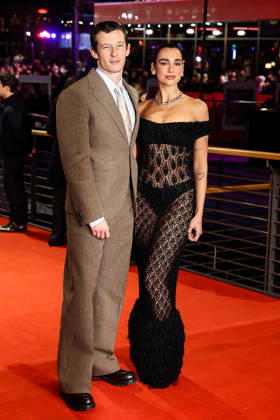 Berlin Berlinale, 76. internationale Filmfestspiele Berlin 2026 Photo Call red Carpet ROSEBUSH PRUNING Dua Lipa mit Partner Callum Turner Berlinale, 76. internationale Filmfestspiele Berlin 2026, 14.02.2026 -Pressefoto Roger Buerke Copyright: xEibner-Pressefoto RogerxBuerkex EP_RBE