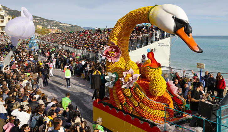 News Bilder des Tages Menton, France - February 15, 2026: 92e Fete du Citron 92nd Lemon Festival: Merveilles du vivant, Sunday Corso. 92e Fete du Citron 92nd Lemon Festival in Menton: Merveilles du vivant - Sunday Corso