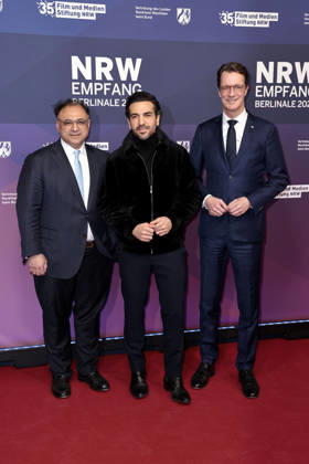Walid Nakschbandi (CEO Medienstiftung NRW), Elyas M Barek und Hendrik Wuest beim NRW Empfang am 15.02.2026 im Rahmen der 76. Berlinale in Berlin NRW Berlinale Empfang in Berlin