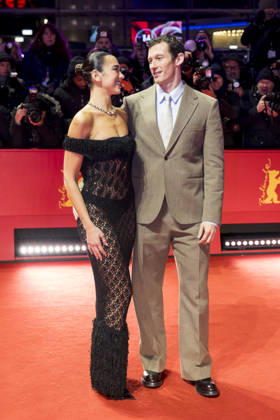 Rosebush Pruning , Premiere auf der Berlinale, Berlin, 14.02.2026 Dua Lipa und Callum Turner auf dem Roten Teppich vor der Premiere von Rosebush Pruning bei der Berlinale im Theater am Potsdamer Platz am 14.02.2026. Die 76. Internationalen Filmfestspiele Berlin finden vom 12. bis 22. Februar 2026 statt. Berlin Theater am Potsdamer Platz Copyright: xBenxKriemannx