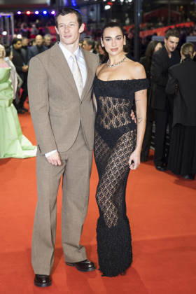 Rosebush Pruning , Premiere auf der Berlinale, Berlin, 14.02.2026 Callum Turner und Dua Lipa auf dem Roten Teppich vor der Premiere von Rosebush Pruning bei der Berlinale im Theater am Potsdamer Platz am 14.02.2026. Die 76. Internationalen Filmfestspiele Berlin finden vom 12. bis 22. Februar 2026 statt. Berlin Theater am Potsdamer Platz Copyright: xBenxKriemannx