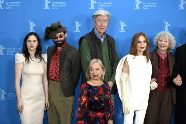 Maresi Riegner, Tom Neuwirth, ChrisTine Urspruch, Marco Lorenzini, Isabelle Huppert und Ulrike Ottinger beim Photocall zum Kinofilm Die Blutgräfin The Blood Countess auf der Berlinale 2026 76. Internationale Filmfestspiele Berlin im Hotel Grand Hyatt. Berlin, 16.02.2026