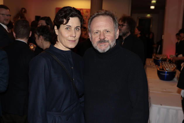Nina Kunzendorf und Samuel Finzi bei der Verleihung vom Ritterorden fuer Kunst und Literatur im Rahmen der Berlinale Soiree Francaise du Cinema in der Franzoesischen Botschaft am 16.02.2026 in Berlin Berlinale Soiree Francaise 2026- Verleihung vom Chevalier Orden