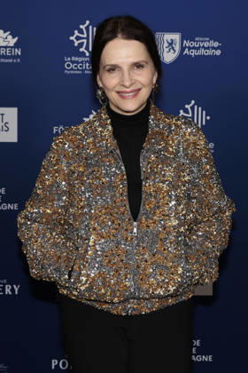 Juliette Binoche bei der Verleihung vom Ritterorden fuer Kunst und Literatur im Rahmen der Berlinale Soiree Francaise du Cinema in der Franzoesischen Botschaft am 16.02.2026 in Berlin Juliette Binoche beim Berlinale Soiree Francaise du Cinema in Berlin