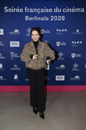 Juliette Binoche bei der Verleihung vom Ritterorden fuer Kunst und Literatur im Rahmen der Berlinale Soiree Francaise du Cinema in der Franzoesischen Botschaft am 16.02.2026 in Berlin Juliette Binoche beim Berlinale Soiree Francaise du Cinema in Berlin