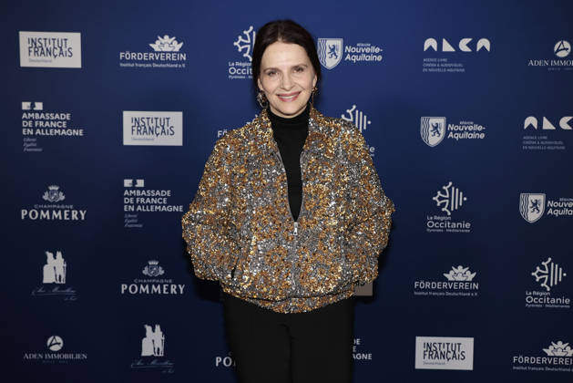 Juliette Binoche bei der Verleihung vom Ritterorden fuer Kunst und Literatur im Rahmen der Berlinale Soiree Francaise du Cinema in der Franzoesischen Botschaft am 16.02.2026 in Berlin Juliette Binoche beim Berlinale Soiree Francaise du Cinema in Berlin