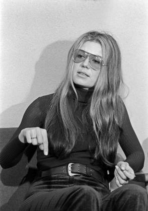 RECORD DATE NOT STATED Gloria Steinem speaking at Syracuse University 1970 EDITORIAL USE ONLY  Copyright: xRonxShermanx