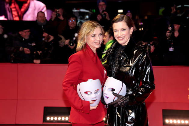 Tina Ruland und Isabell Horn bei der The Testament of Ann Lee Film Premiere im Rahmen der 76. Internationale Filmfestspiele Berlinale am 19.02.2026 in Berlin The Testament of Ann Lee Filmpremiere mit Amanda Seyfried bei der 76. Berlinale in Berlin