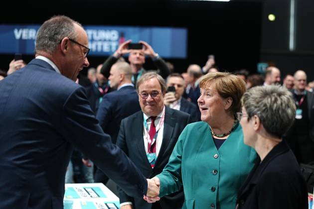 Stuttgart, Baden-Württenberg, Deutschland, 20.02.2026: Messehalle: 38. Bundesparteitag der CDU Deutschlands: Parteichef und Bundeskanzler Friedrich Merz (CDU) und Altkanzlerin Angela Merkel (Foto: Kay Nietfeld, Pool)