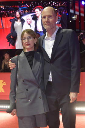 Lance Hammer mit Begleitung bei der Closing Ceremony mit Preisverleihung auf der Berlinale 2026 76. Internationale Filmfestspiele Berlin im Berlinale Palast. Berlin, 21.02.2026