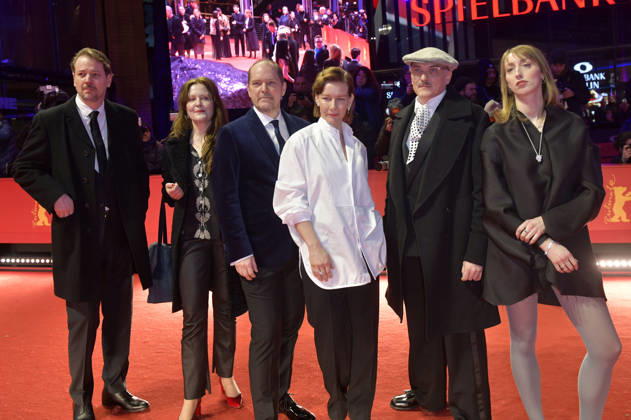 Philipp Worm, Marisa Growaldt, Godehard Giese, Sandra Hüller, Markus Schleinzer und Caro Braun bei der Closing Ceremony mit Preisverleihung auf der Berlinale 2026 76. Internationale Filmfestspiele Berlin im Berlinale Palast. Berlin, 21.02.2026