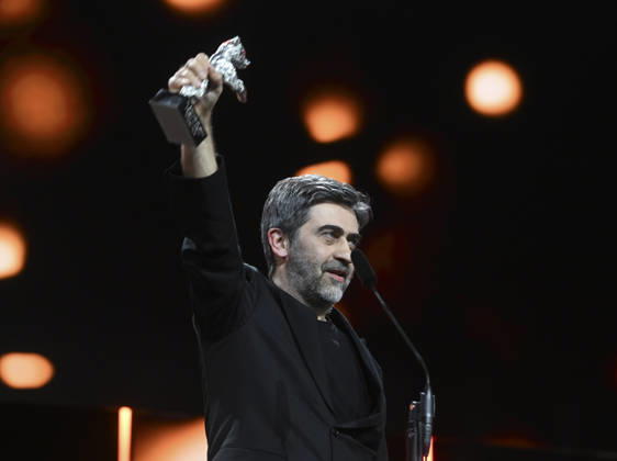 Turkish director Emin Alper wins Silver Bear Jury Prize at Berlin Film Festival BERLIN, GERMANY - FEBRUARY 21: Turkish director Emin Alper makes a speech after receiving the Silver Bear Jury Prize for his film Kurtulus (Salvation) during the 76th Berlin International Film Festival (Berlinale) in Berlin, Germany, on February 21, 2026. Halil Sagirkaya Anadolu Berlin Germany. Editorial use only. Please get in touch for any other usage.  Copyright: x2026xAnadoluxHalilxSagirkayax