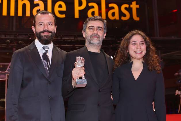 Berlinale Preisträger 2026 Nadir Öperli, Emin Alper, Irem Akbal Preisträger Silberner Bär der 76. Berlinale im Berlinale Palast, Berlin, Datum: 21.02.2026 Copyright: xEventpress Kratschx