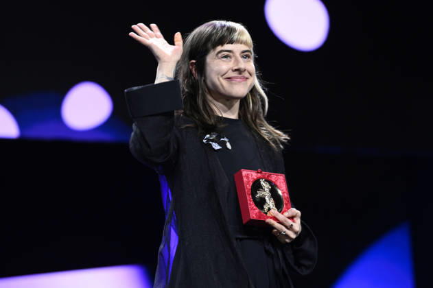 Pepa Lubojacki mit dem Berlinale Dokumentarfilm-Preis für If Pigeons Turned to Gold bei der Closing Ceremony mit Preisverleihung auf der Berlinale 2026 76. Internationale Filmfestspiele Berlin im Berlinale Palast. Berlin, 21.02.2026