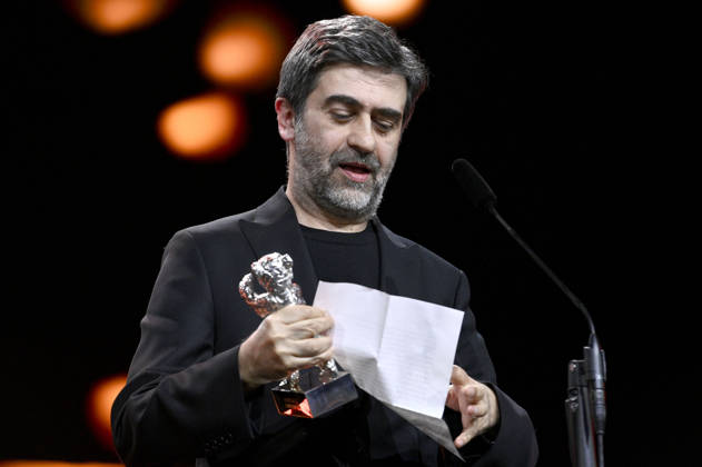 Emin Alper mit dem Silbernen Bären großer Preis der Jury für KurtuluÅü Salvation bei der Closing Ceremony mit Preisverleihung auf der Berlinale 2026 76. Internationale Filmfestspiele Berlin im Berlinale Palast. Berlin, 21.02.2026