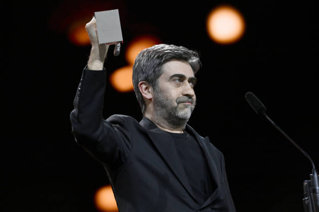 Emin Alper mit dem Silbernen Bären großer Preis der Jury für KurtuluÅü Salvation bei der Closing Ceremony mit Preisverleihung auf der Berlinale 2026 76. Internationale Filmfestspiele Berlin im Berlinale Palast. Berlin, 21.02.2026
