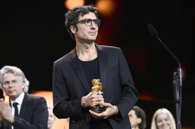 Ilker Catak mit dem Goldenen Bären für den besten Film Gelbe Briefe Yellow Letters bei der Closing Ceremony mit Preisverleihung auf der Berlinale 2026 76. Internationale Filmfestspiele Berlin im Berlinale Palast. Berlin, 21.02.2026