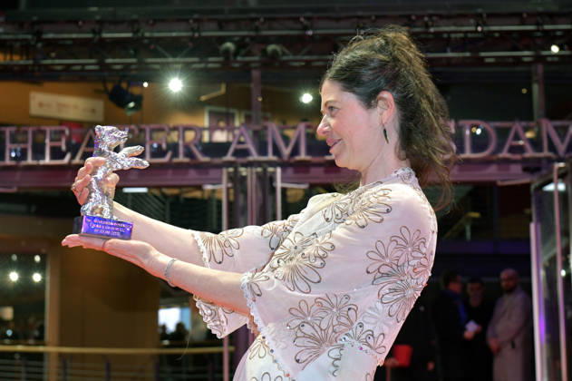 Anna Fitch mit dem Silbernen Bären für einen herausragende künstlerische Leistung für Yo - Love is a Rebellious Bird nach der Closing Ceremony mit Preisverleihung auf der Berlinale 2026 76. Internationale Filmfestspiele Berlin im Berlinale Palast. Berlin, 21.02.2026