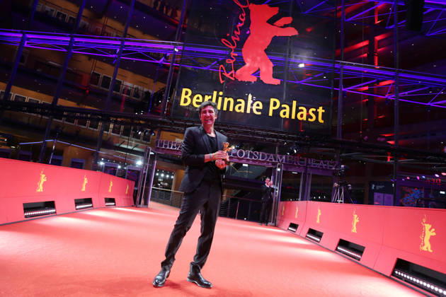 February 21, 2026, Berlin, Germany: German film director and screenwriter Ilker Catak poses with the Golden Bear for Best Film for Gelbe Briefe (Yellow Letters) after the closing ceremony of the 76th Berlin International Film Festival (Berlinale), Europe s first major film festival of the year, in Berlin. The festival runs from February 12 to 22, 2026. Berlin Germany - ZUMAf146 20260221_zip_f146_012 Copyright: xRouzbehxFouladix