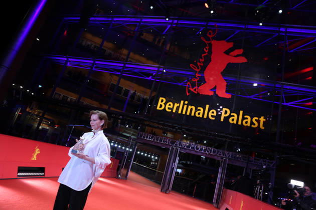 February 21, 2026, Berlin, Germany: Sandra Hueller poses with the Silver Bear for Best Leading Performance for Rose after the closing ceremony of the 76th Berlin International Film Festival (Berlinale), Europe s first major film festival of the year, in Berlin. The festival runs from February 12 to 22, 2026. Berlin Germany - ZUMAf146 20260221_zip_f146_028 Copyright: xRouzbehxFouladix