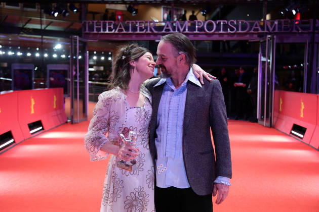 February 21, 2026, Berlin, Germany: Anna Fitch (L) and Banker White pose with the Silver Bear for Outstanding Artistic Contribution for Yo (Love is a Rebellious Bird) after the closing ceremony of the 76th Berlin International Film Festival (Berlinale), Europe s first major film festival of the year, in Berlin. The festival runs from February 12 to 22, 2026. Berlin Germany - ZUMAf146 20260221_zip_f146_031 Copyright: xRouzbehxFouladix